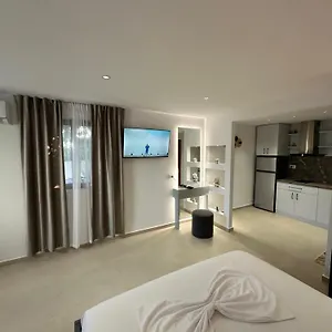 Xhuliano Guest house